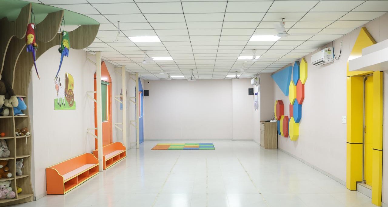Beautiful and spacious Activity rooms at Children enjoying painting and creative activities at Crayons Montessori Play School Ranchi | Kanke Road | Day Care